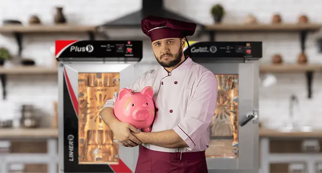 Chef de frente cargando una alcancia con dinero verificando el presupuesto para su horno