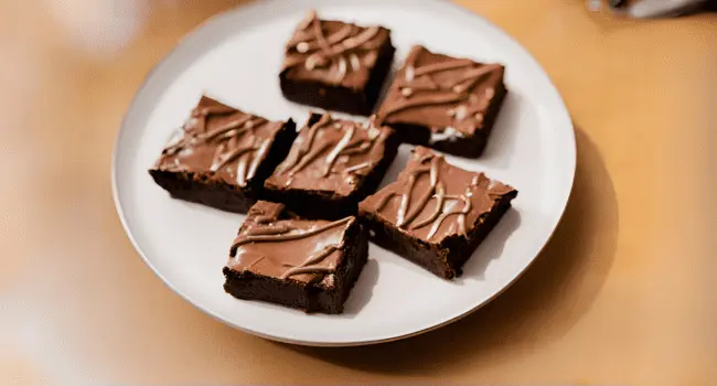 Plato con Brownies de chocolate