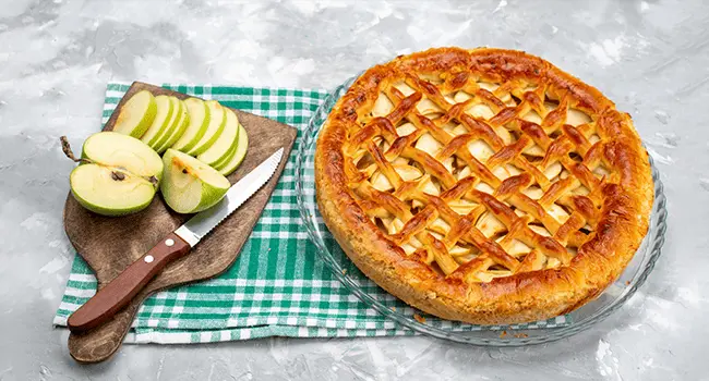 Tarta de manzana rústica en una vista superior