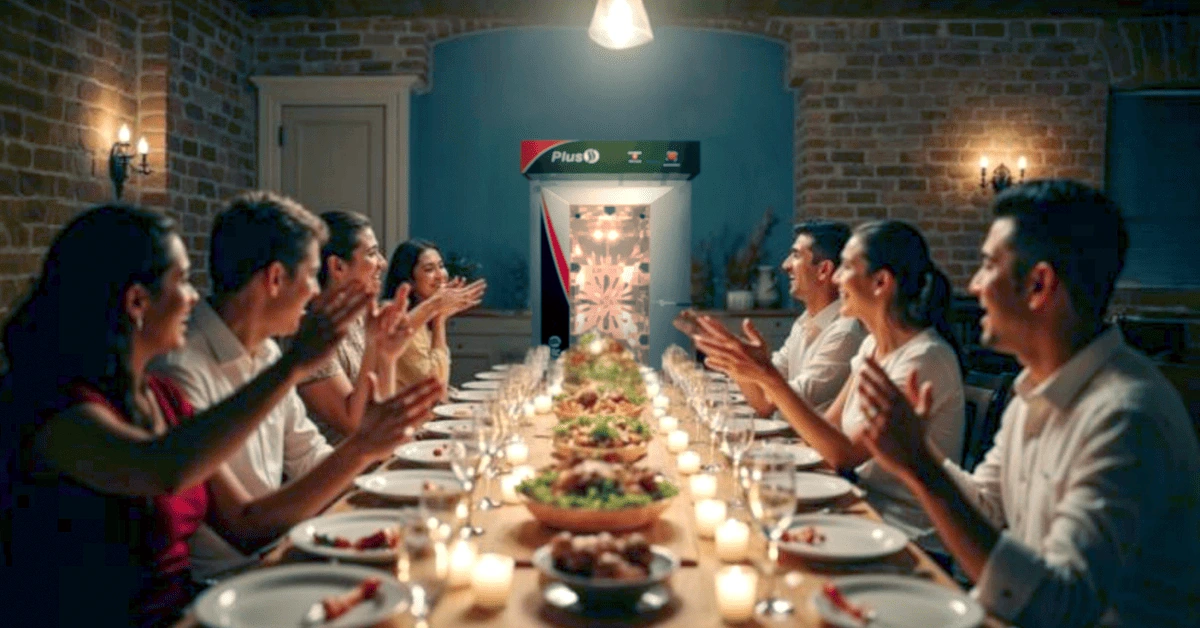 Horno de convección LINHER siendo el autor de un banquete de fin de año con muchas personas celebrándolo